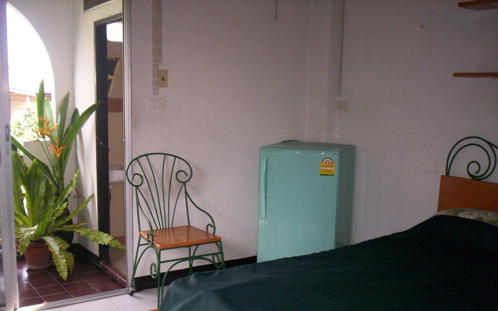Baankhunmae Apartment Bangkok Exteriör bild
