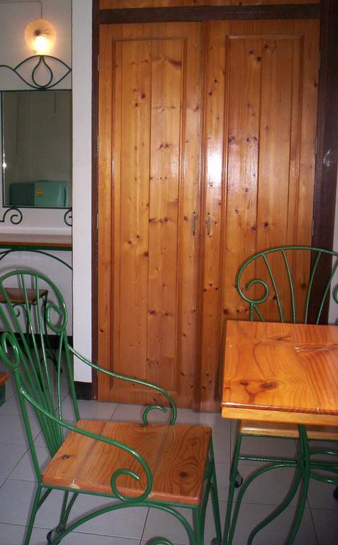 Baankhunmae Apartment Bangkok Rum bild