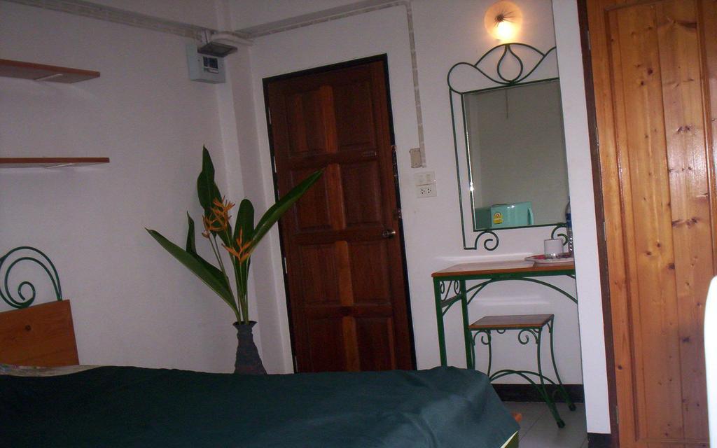 Baankhunmae Apartment Bangkok Exteriör bild