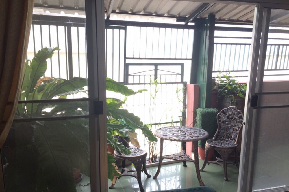 Baankhunmae Apartment Bangkok Exteriör bild