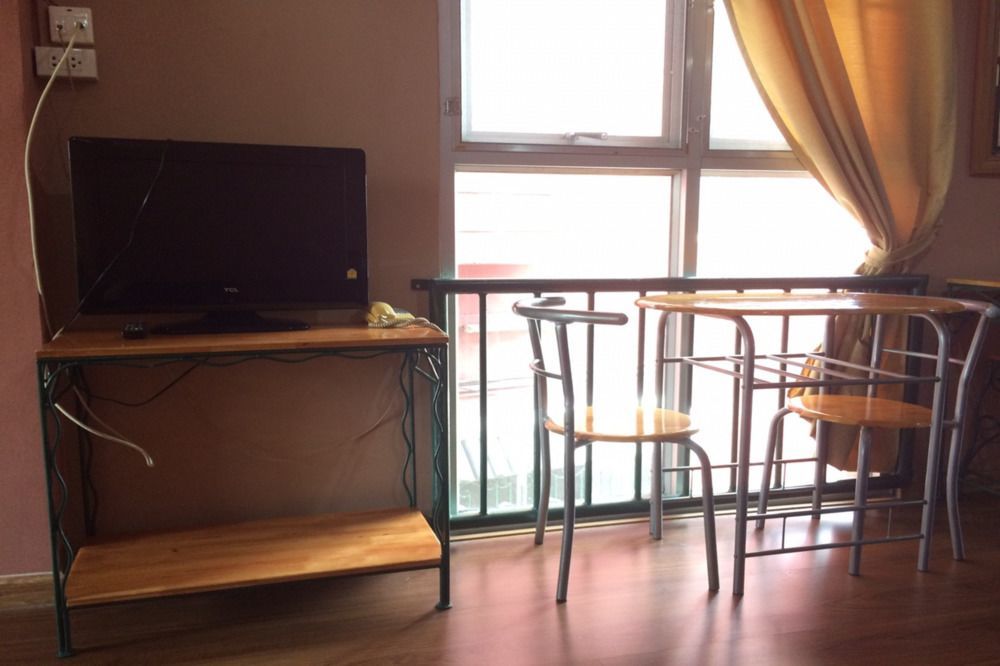 Baankhunmae Apartment Bangkok Exteriör bild